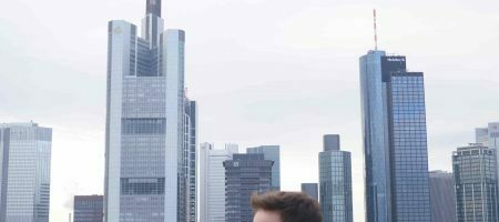 Besuch einer Internetagentur in Frankfurt - Bild: Steffen auf den Dächern in Frankfurt