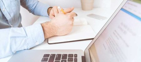 Büro und Verwaltung: Warum auch hier die DGUV Prüfung wichtig ist